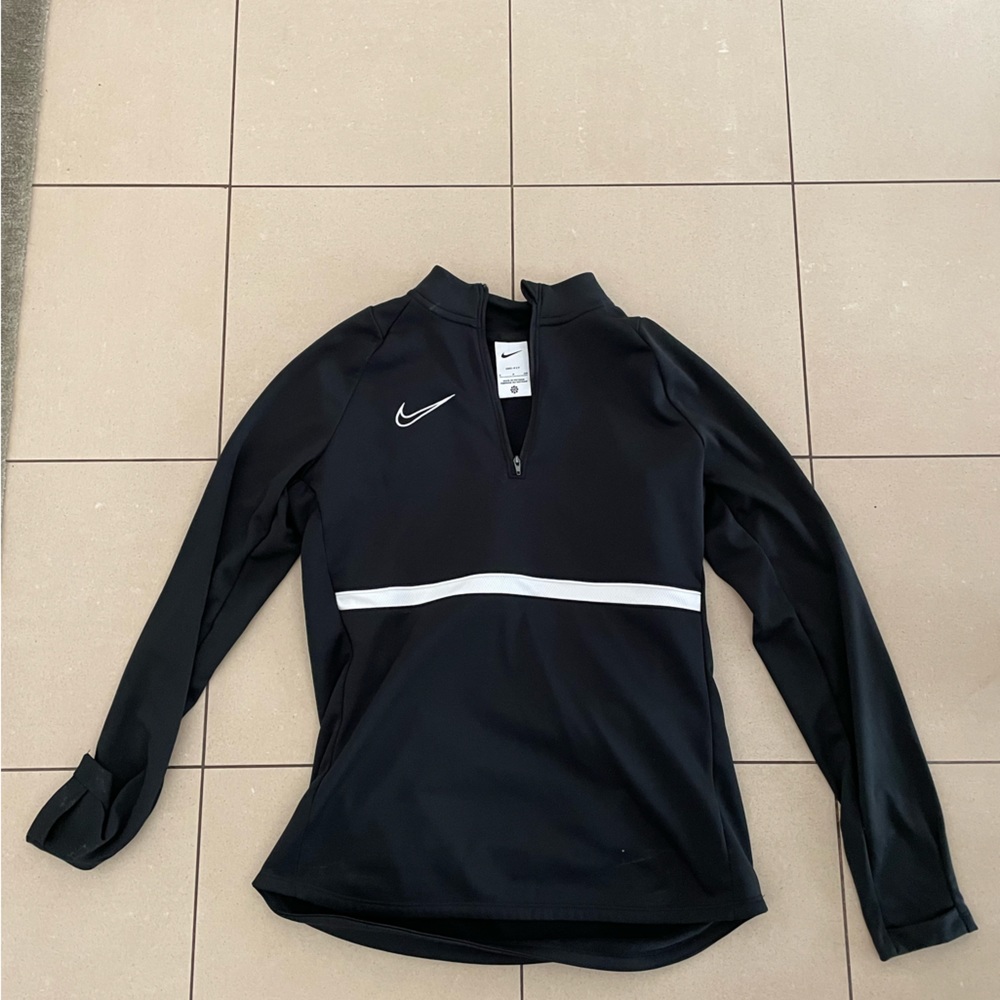 Nike womens dri fit size small (fitted)